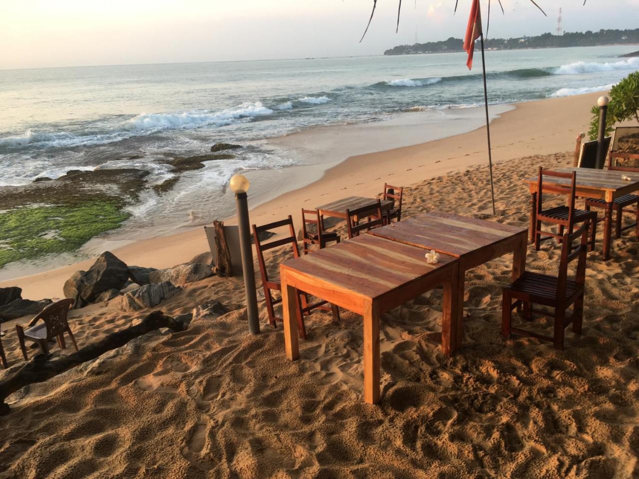 Bed and Breakfast Panorama Rock Cafe Tangalle Exterior foto